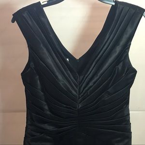 London Times Black Sleeveless V Neck Dress